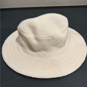 Alo yoga merino wool bucket hat limited edition